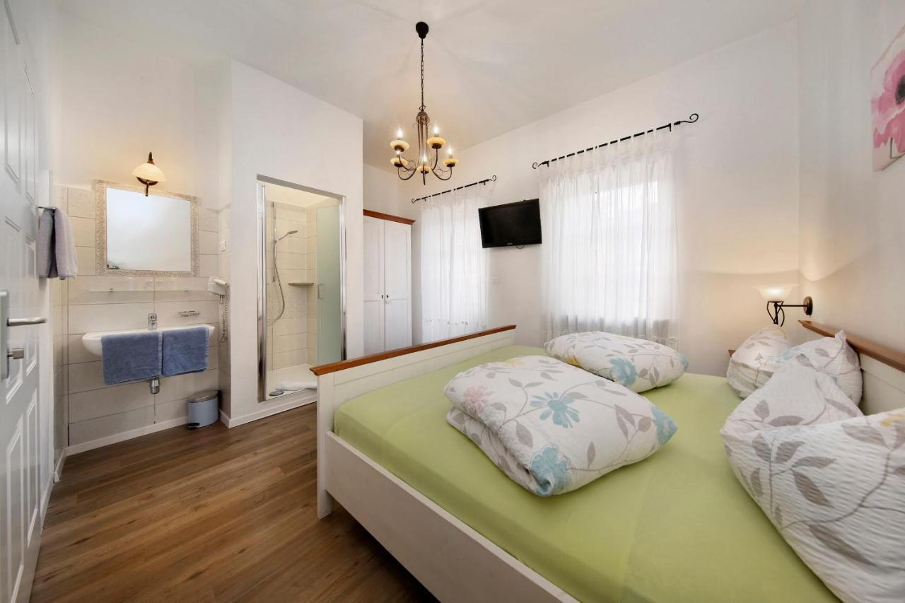 Garni Villa Tyrol - Adults Only Μεράνο Δωμάτιο φωτογραφία